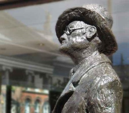 Statue of James Joyce